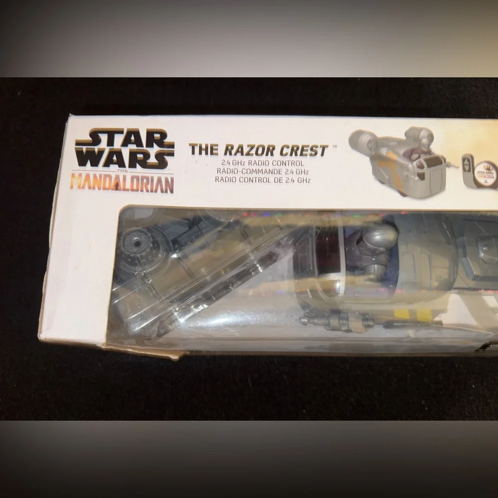 Star Wars The Mandalorian The Razor Crest Disney Radio Remote Control Transport
